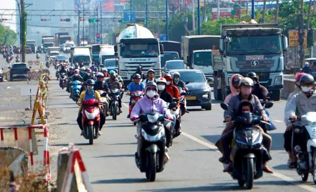 Từ Bcons New Sky đi Quận 1 bằng xe máy