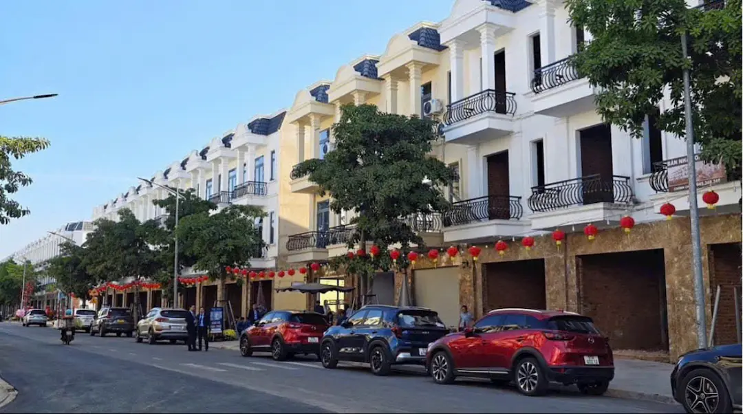 Nhà phố Bcons City Life