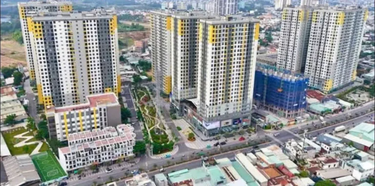 Cập nhật tiến độ Bcons City 2026 mới nhất. Thông tin bàn giao từng tháp, vận hành TTTM, trường học và trải nghiệm sống thực tế từ cư dân. Đọc ngay.