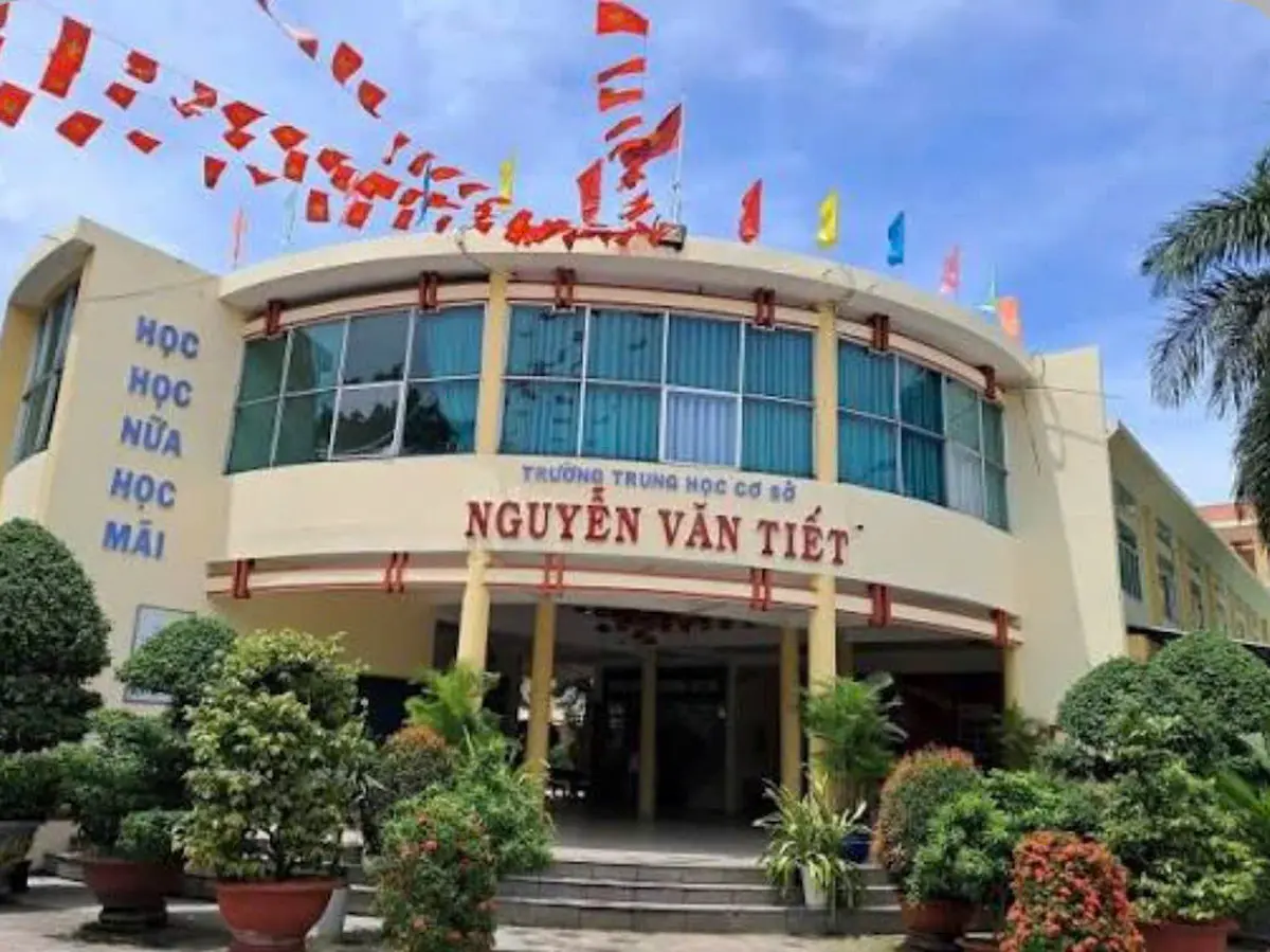 Trường trung học cơ sở gần Bcons New Sky